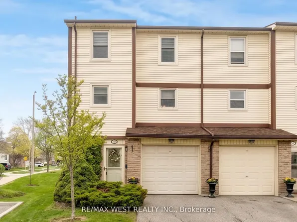 7340 Copenhagen Rd #24, Mississauga, ON L5N 2S5