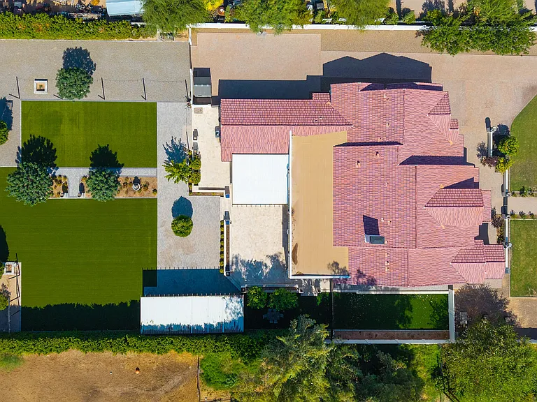 12424 E Victoria St — Photo 109