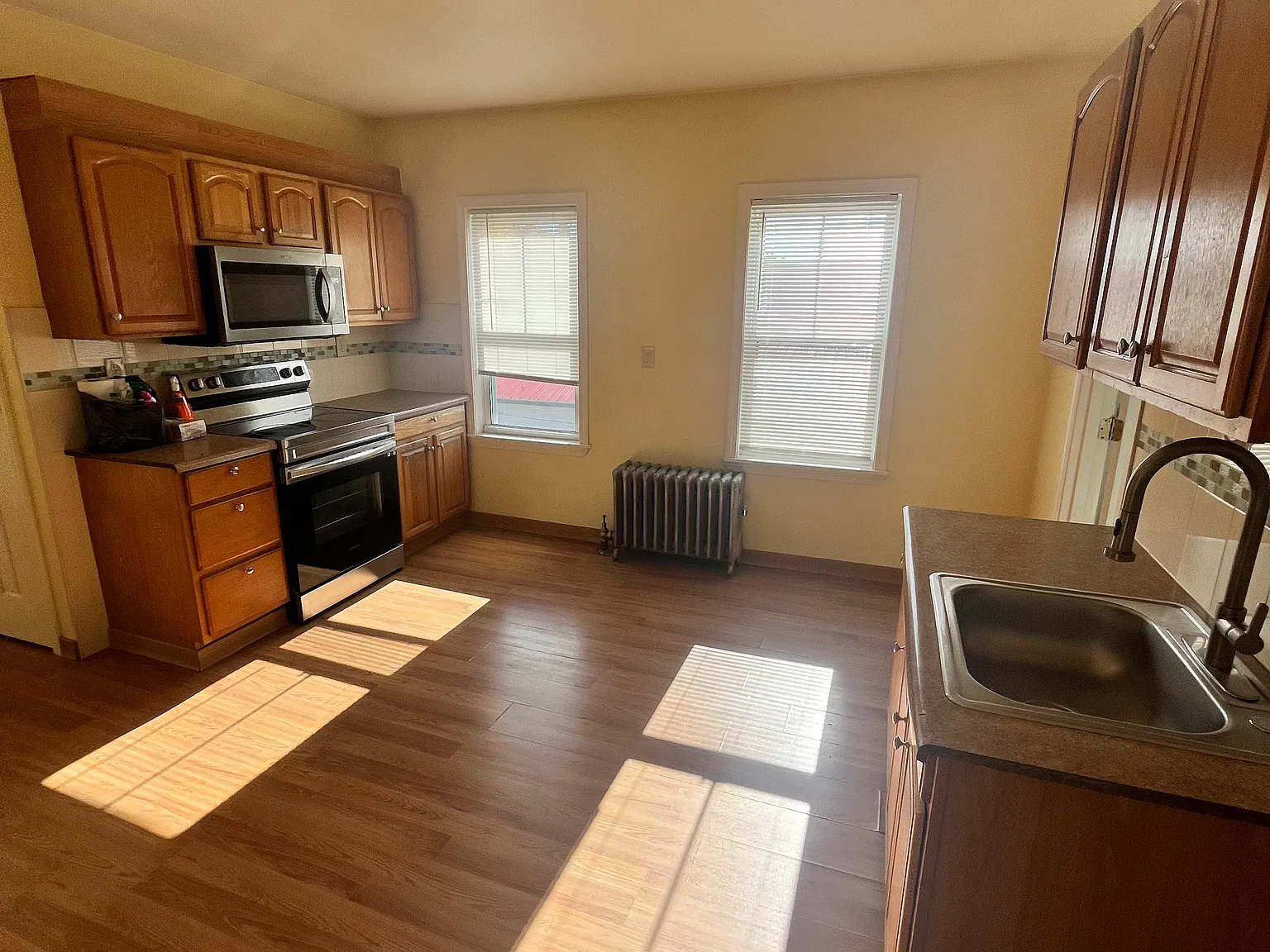 3 bed, $2,400 — Photo 2