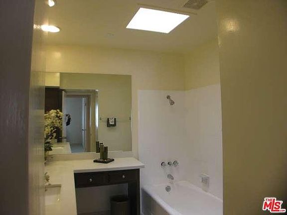 2nd image of 395 S Oakland Ave Unit 303