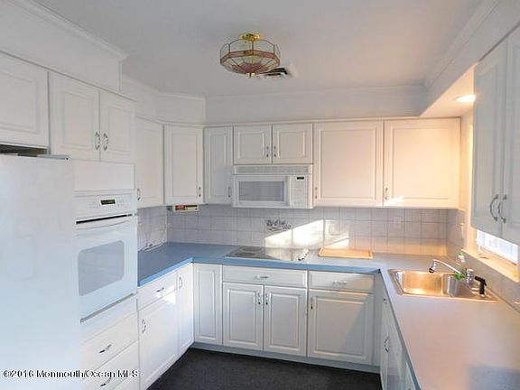 4th image of 605 C Lake Point Drive #C