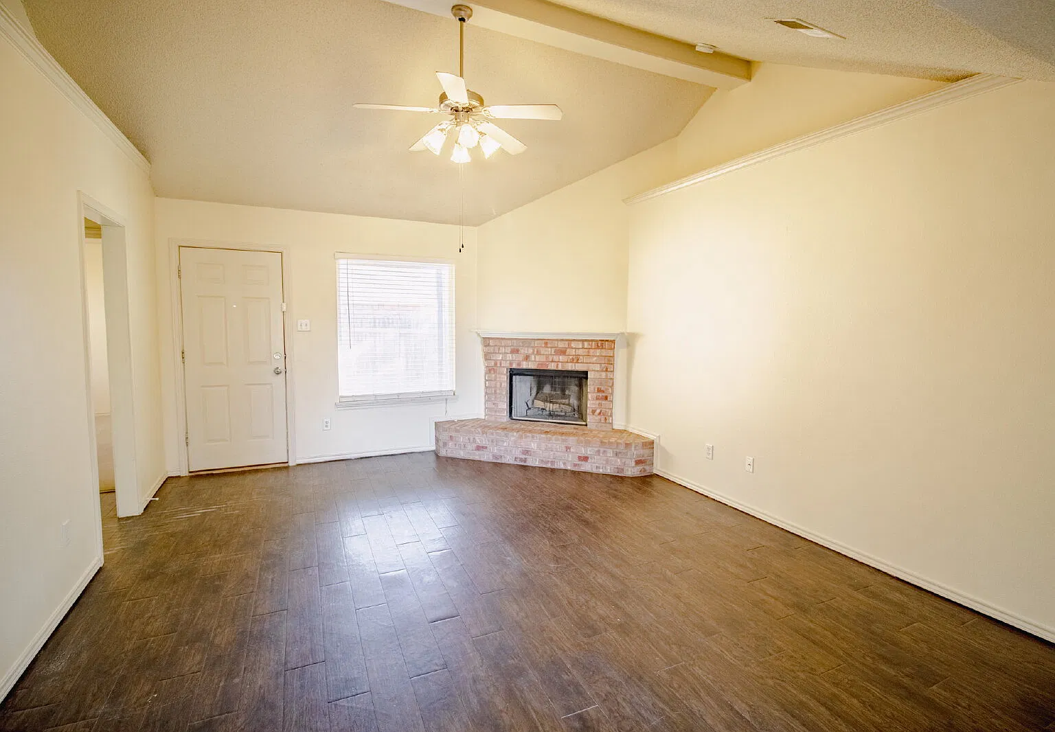 3 bed, 2.0 bath, 1265 sqft, $1,400 — Photo 2