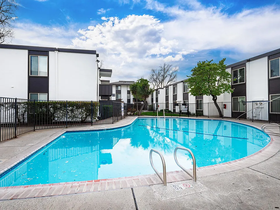 Sandpiper Apartments