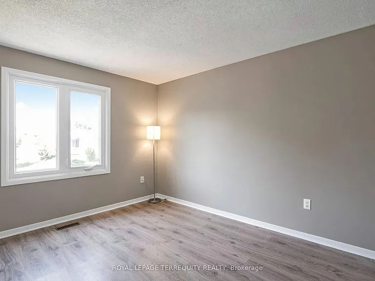 7 Yorkville Ct — Photo 31
