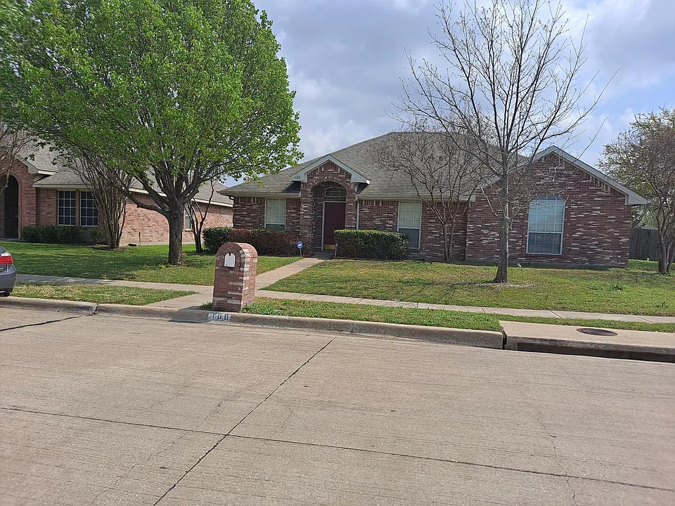 100 Oak Hollow Ln
