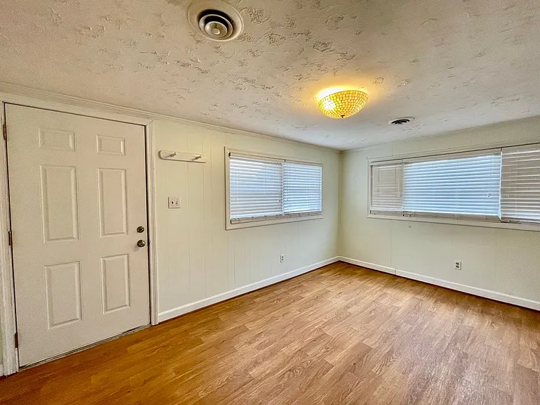1109 Smithfield Ave — Photo 14