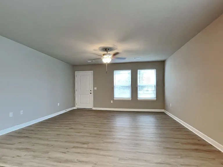 203 Lily St — Photo 8