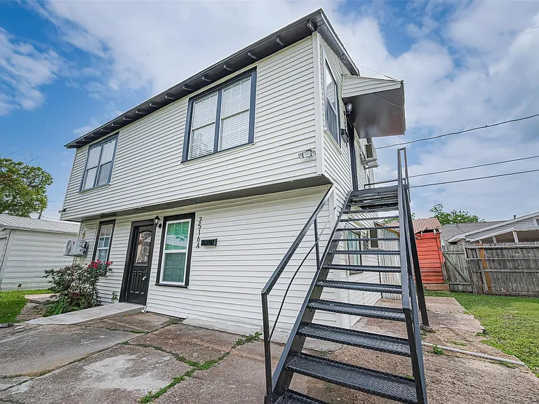 2516 Craigmont St — Photo 14