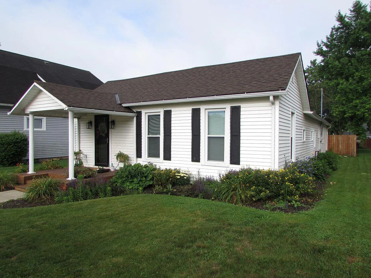 244 Miller St photo 1