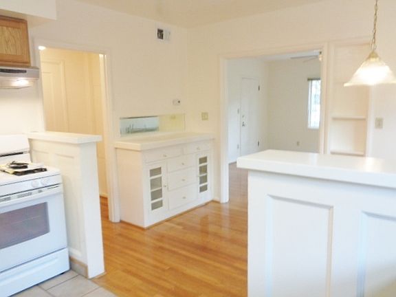 4th image of 2303 NE 12th Ave APT 2