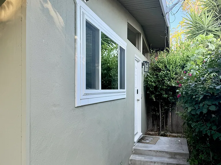 435 Dell Ave — Photo 2
