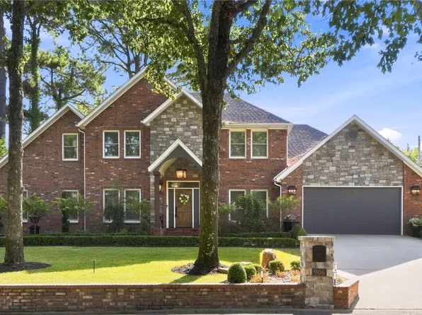 906 N Pembroke Rd, Fayetteville, AR 72701