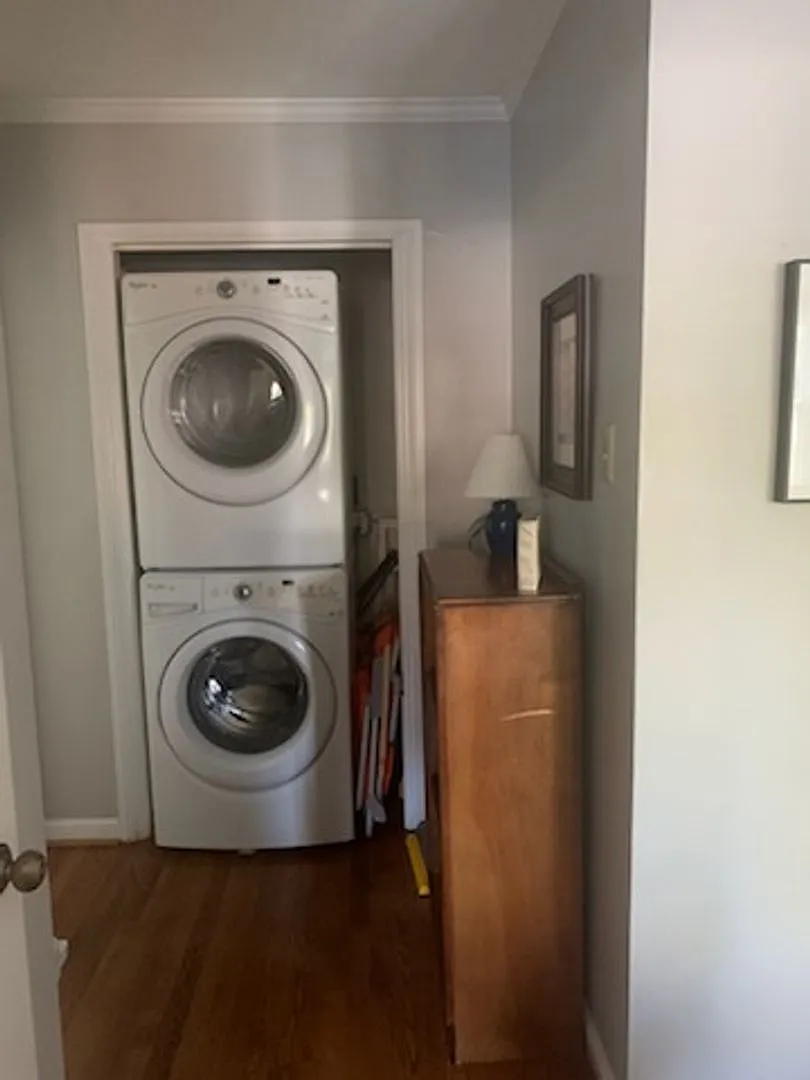 Charming 1BR/1BA Now Available in SouthPark Area! — Photo 3
