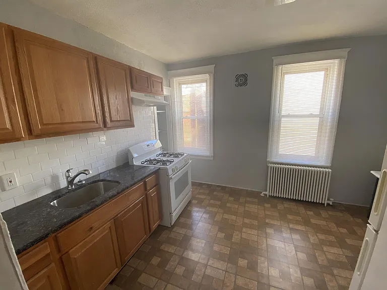 1179 Morton St — Photo 6