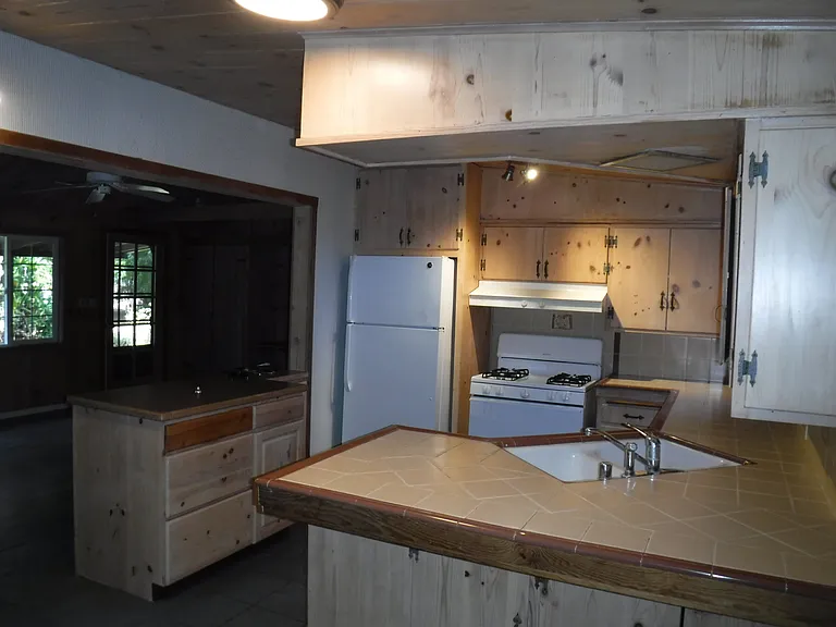10030 Riverside Dr — Photo 5