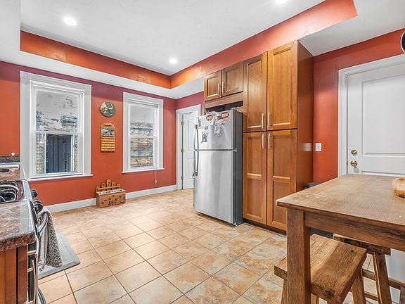5th image of 71 Romsey St APT 2