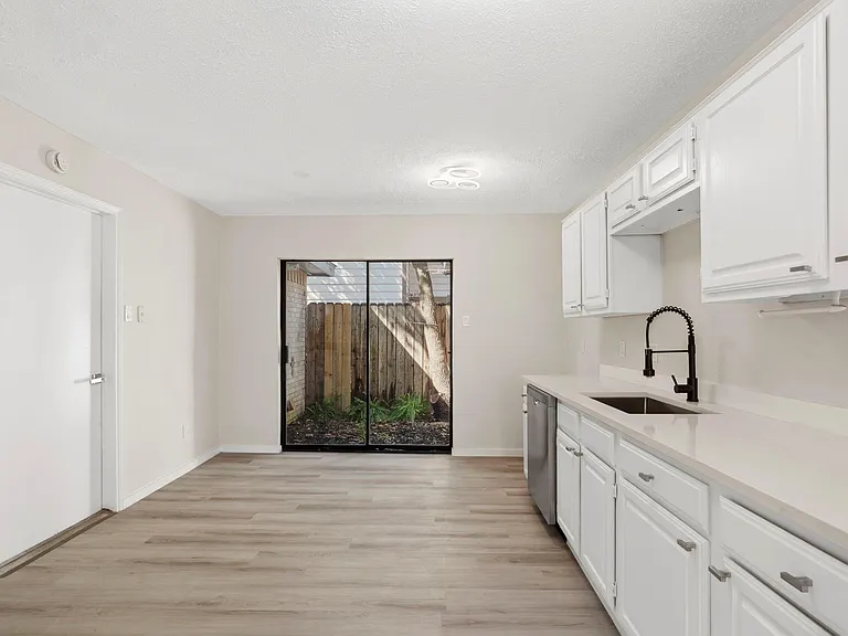 2210 Trail West St — Photo 12