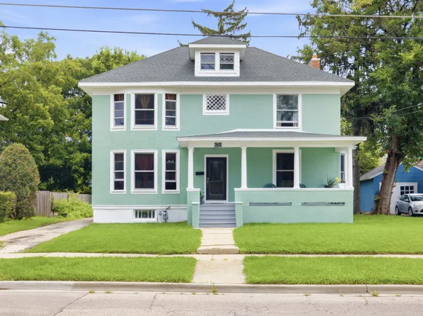 459 N Spring St, Elgin, IL 60120