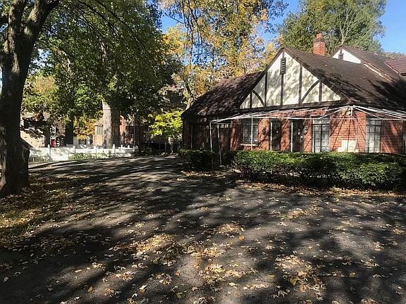 4th image of 1827 Philadelphia Dr