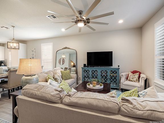 3rd image of 2731 DEL PILAR DR