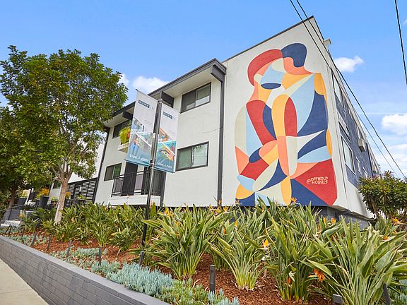 4th image of 1300 N Curson Ave #1