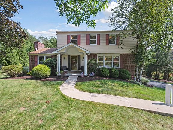 3rd image of 3828 Edinburg Dr