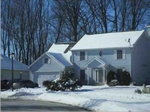 310 Carol Ln, Elyria, OH 44035