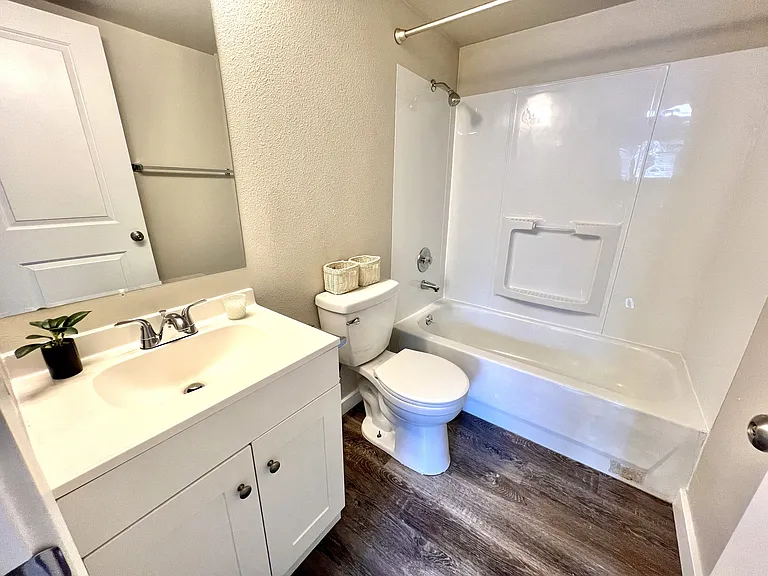 Alpine Apartments — Photo 11