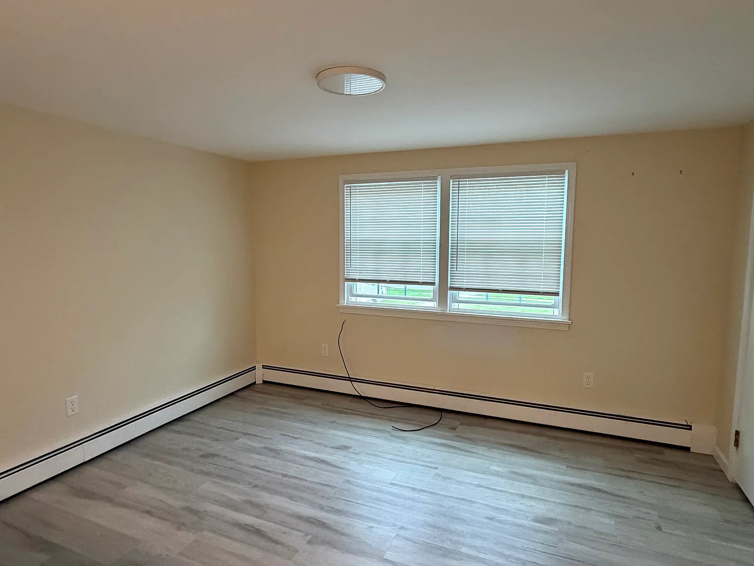 2 bed, 1200 sqft, $1,375 — Photo 3