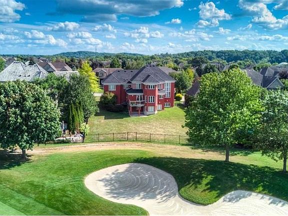 2nd image of 38 Deer Ridge Cres