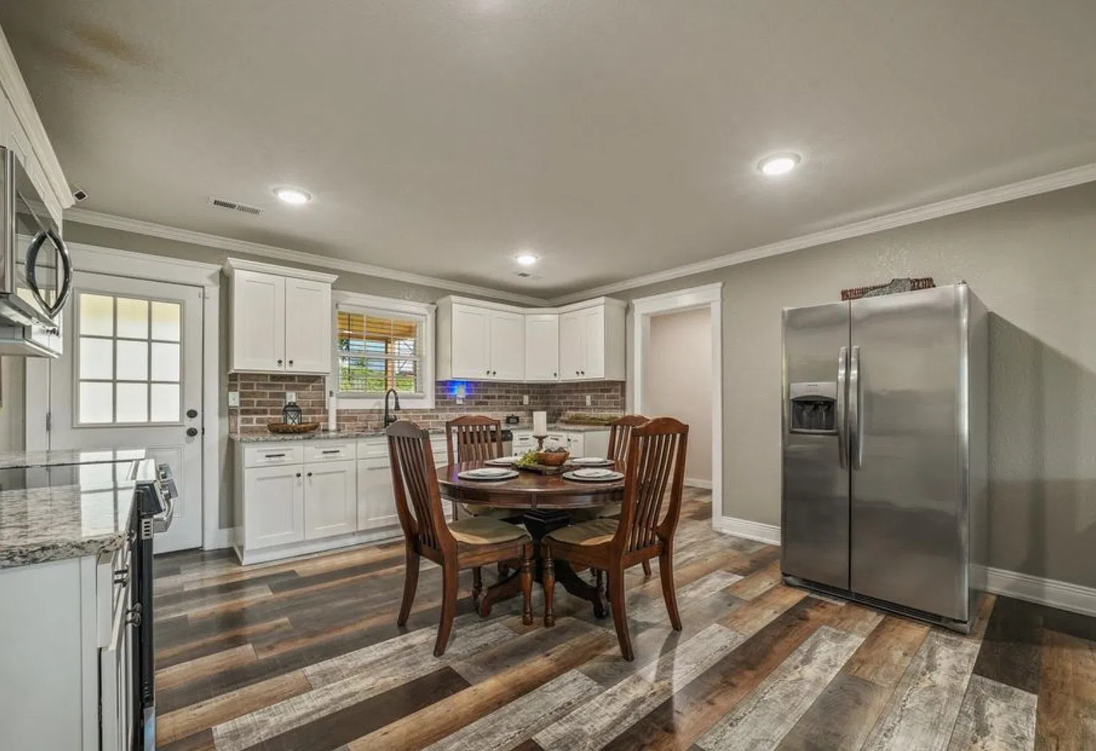 3 bed, 1564 sqft, $2,430 — Photo 4