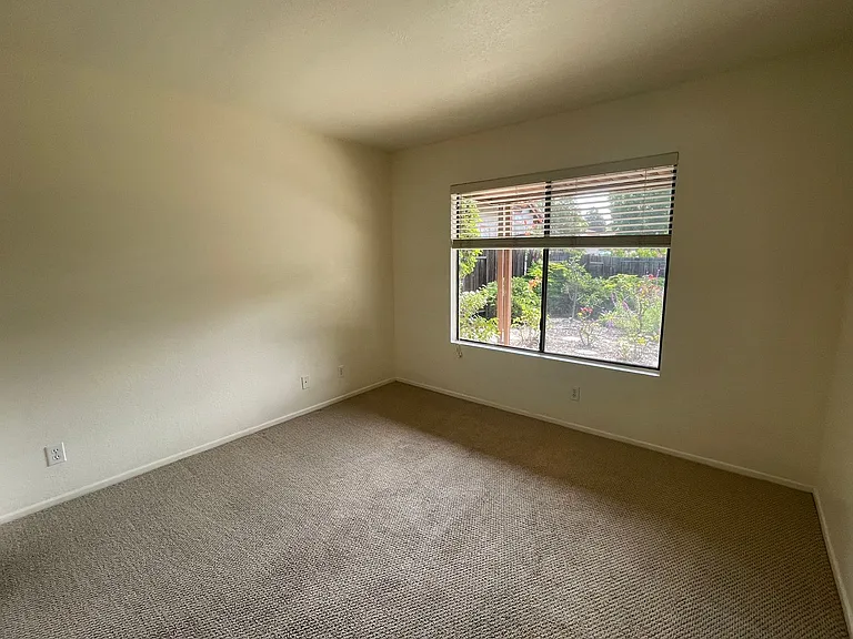346 Oliver Rd — Photo 7