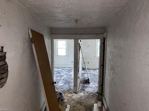 3rd image of 3334 E 130th St