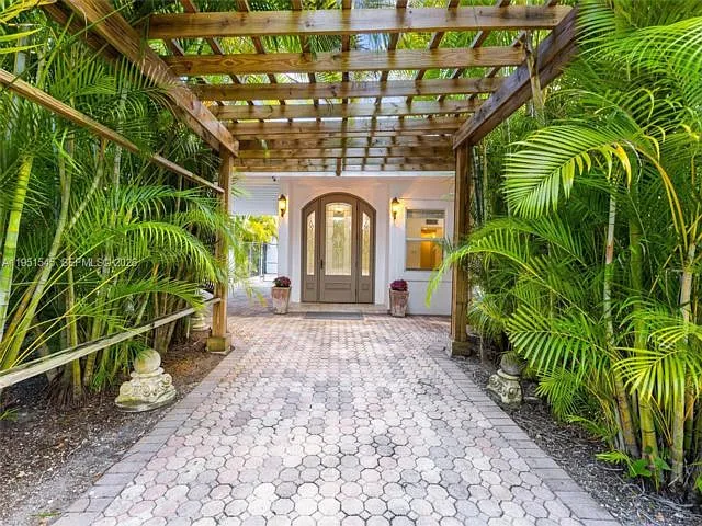 8030 SW 120th St — Photo 11