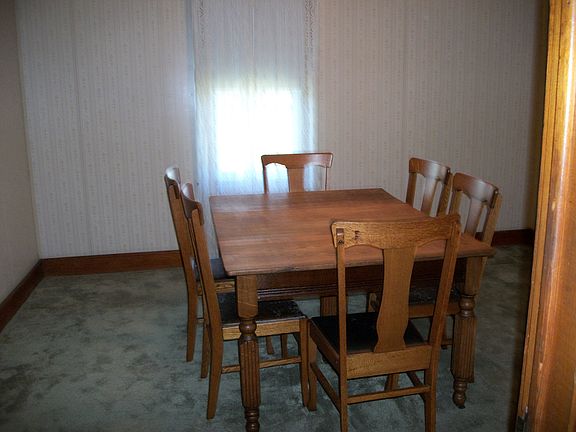 Bedroom (not a Dining rm)