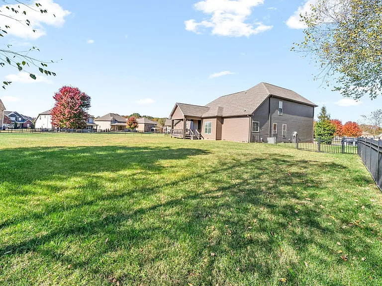 126 Parkland Cir — Photo 34