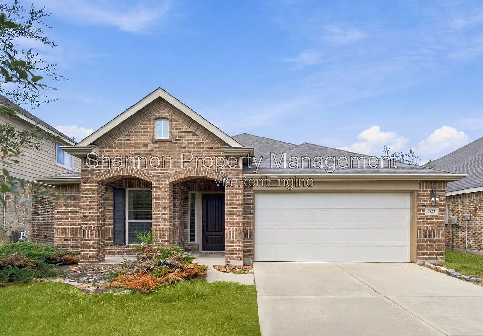 4 bed, 2.0 bath, 1965 sqft, $2,300 — Photo 1