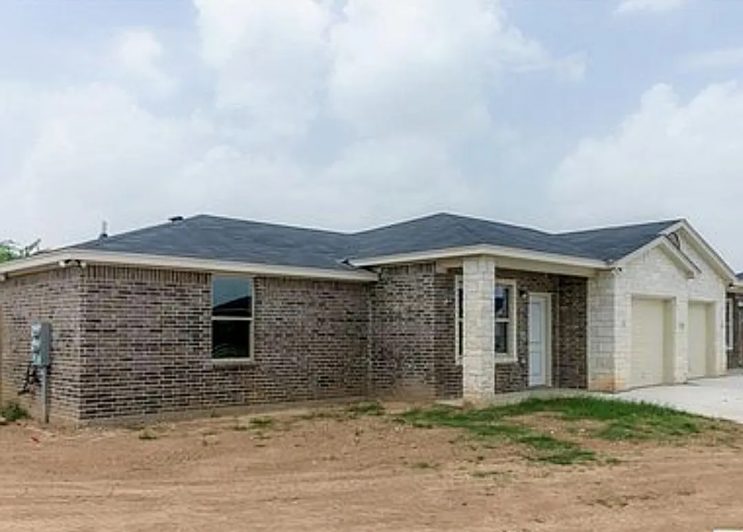 3 bed, 1325 sqft, $1,500 — Photo 2