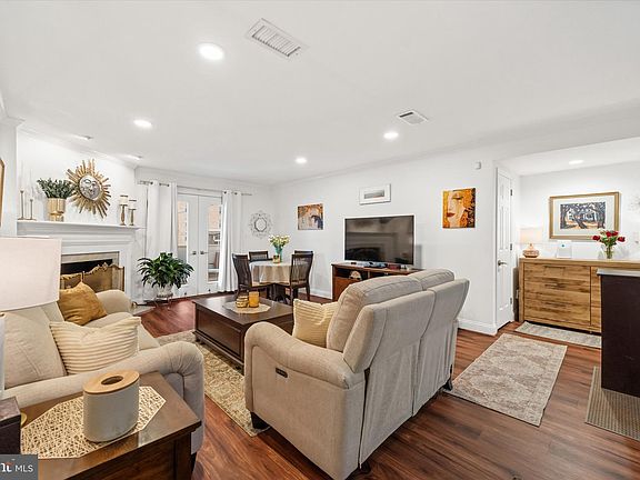 4th image of 1504 N Broom St APT 13