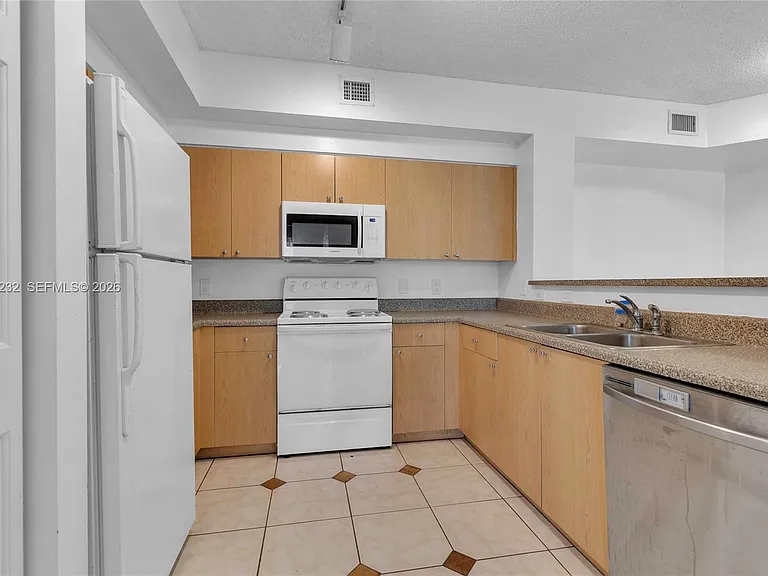 8000 N Nob Hill Rd #106 — Photo 5