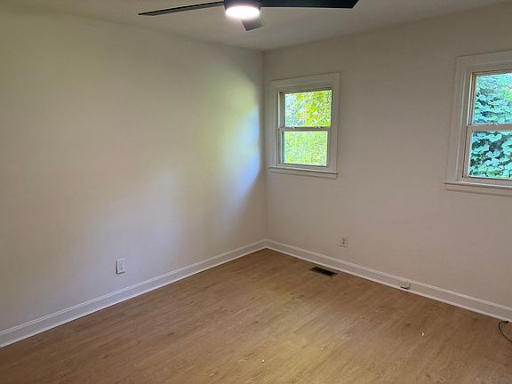 5th image of 1522 Effingham Rd