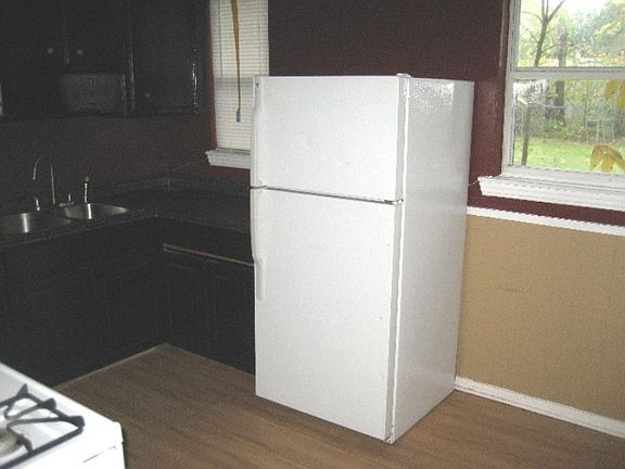 4th image of 806 Skylark Dr