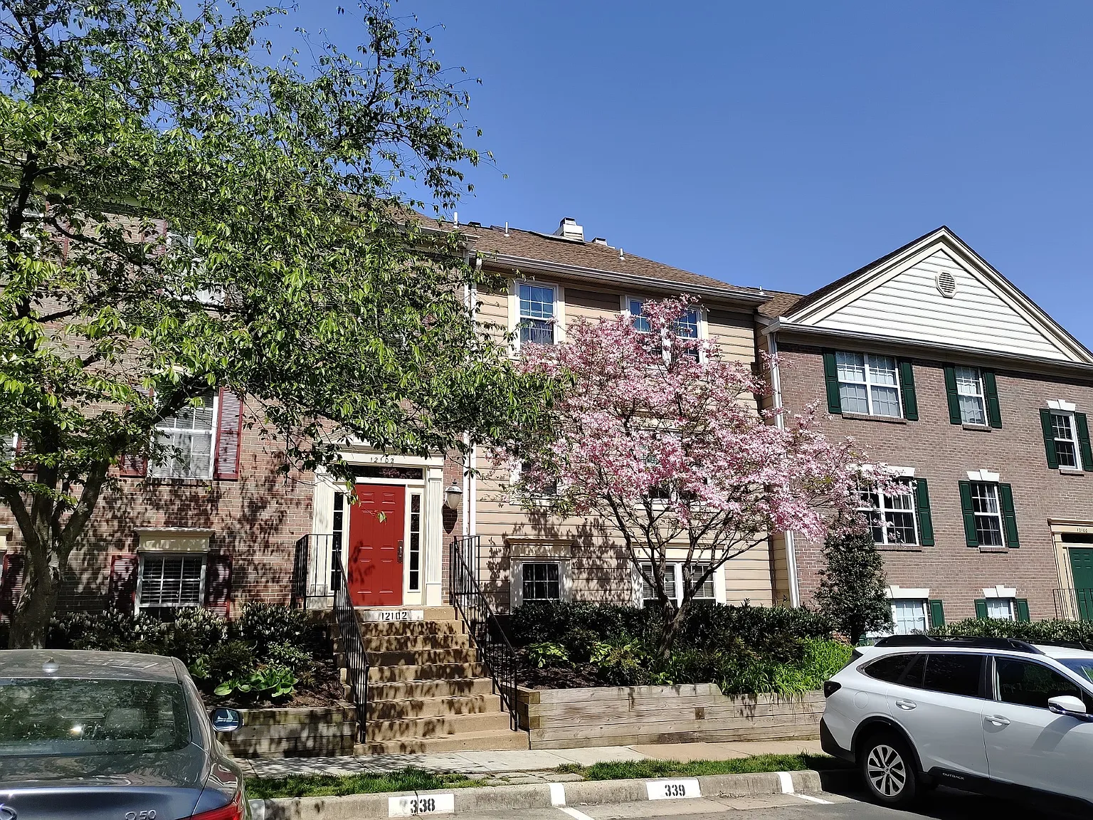 2 bed, 940 sqft, $2,300 — Photo 1
