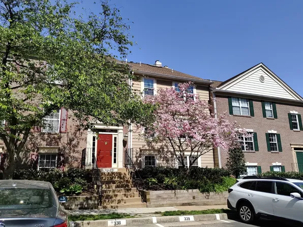 12102 Green Leaf Ct APT 101, Fairfax, VA 22033