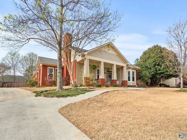 121 Oak Brook Cir, Madison, AL 35758