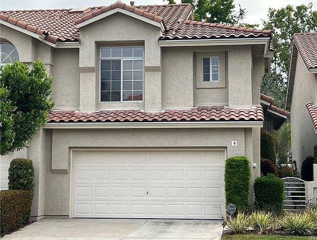 1st image of 9 Nutcracker Ln