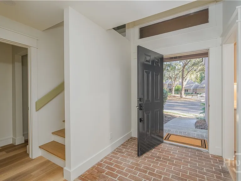 32 Dame Kathryn Dr — Photo 2