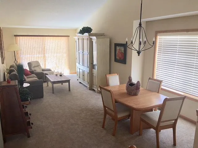 9765 Zinnia Ln N — Photo 2