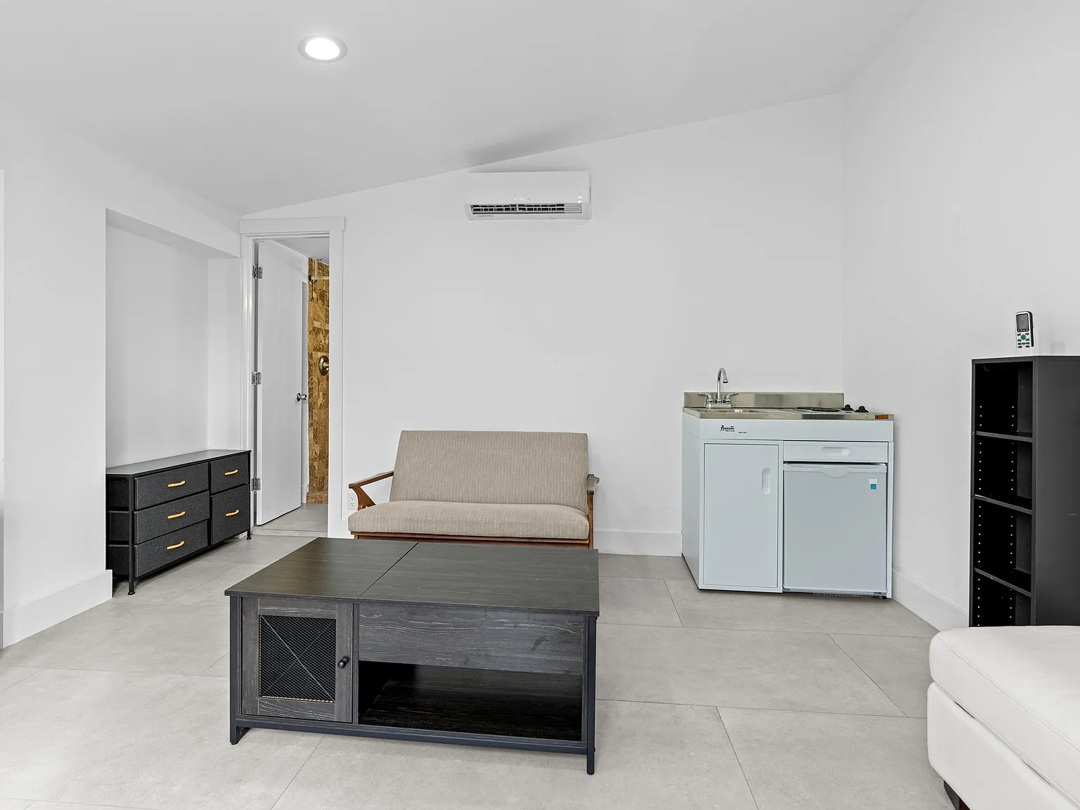 Studio, 350 sqft, $1,300 — Photo 4