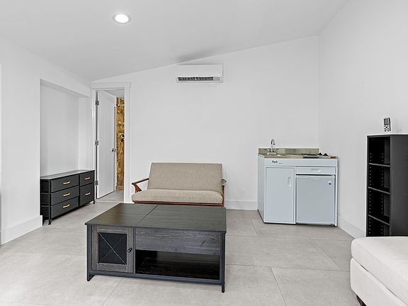 4th image of 512 El Prado #3